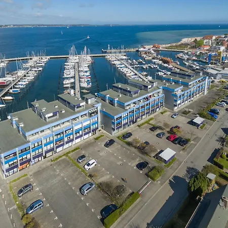 Boern Brn Bootsmann Apartment Laboe